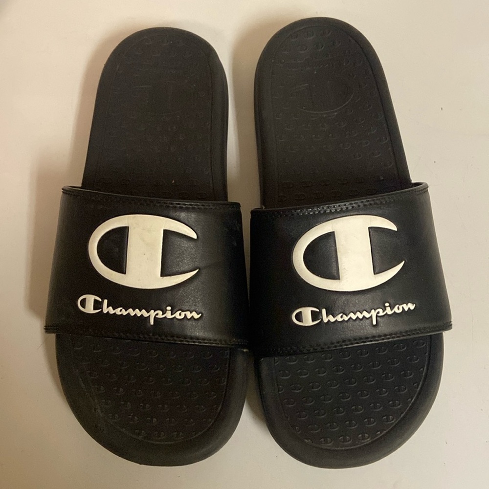 Men’s champions slides, size 8